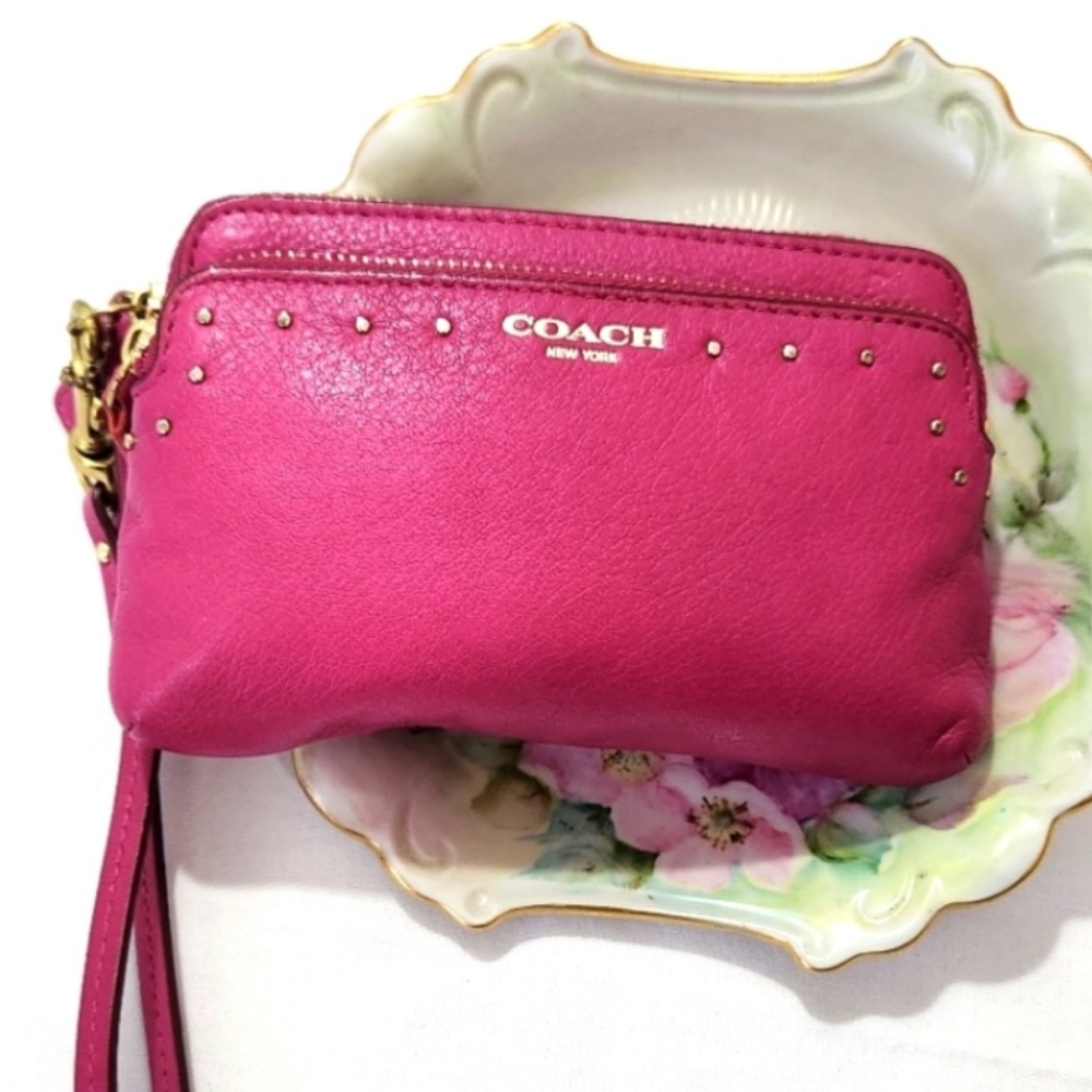 🩷 Coach Wristlet Purse Bag Leather Pink Fuchsia 2-pocket Cardslots Gold Studded